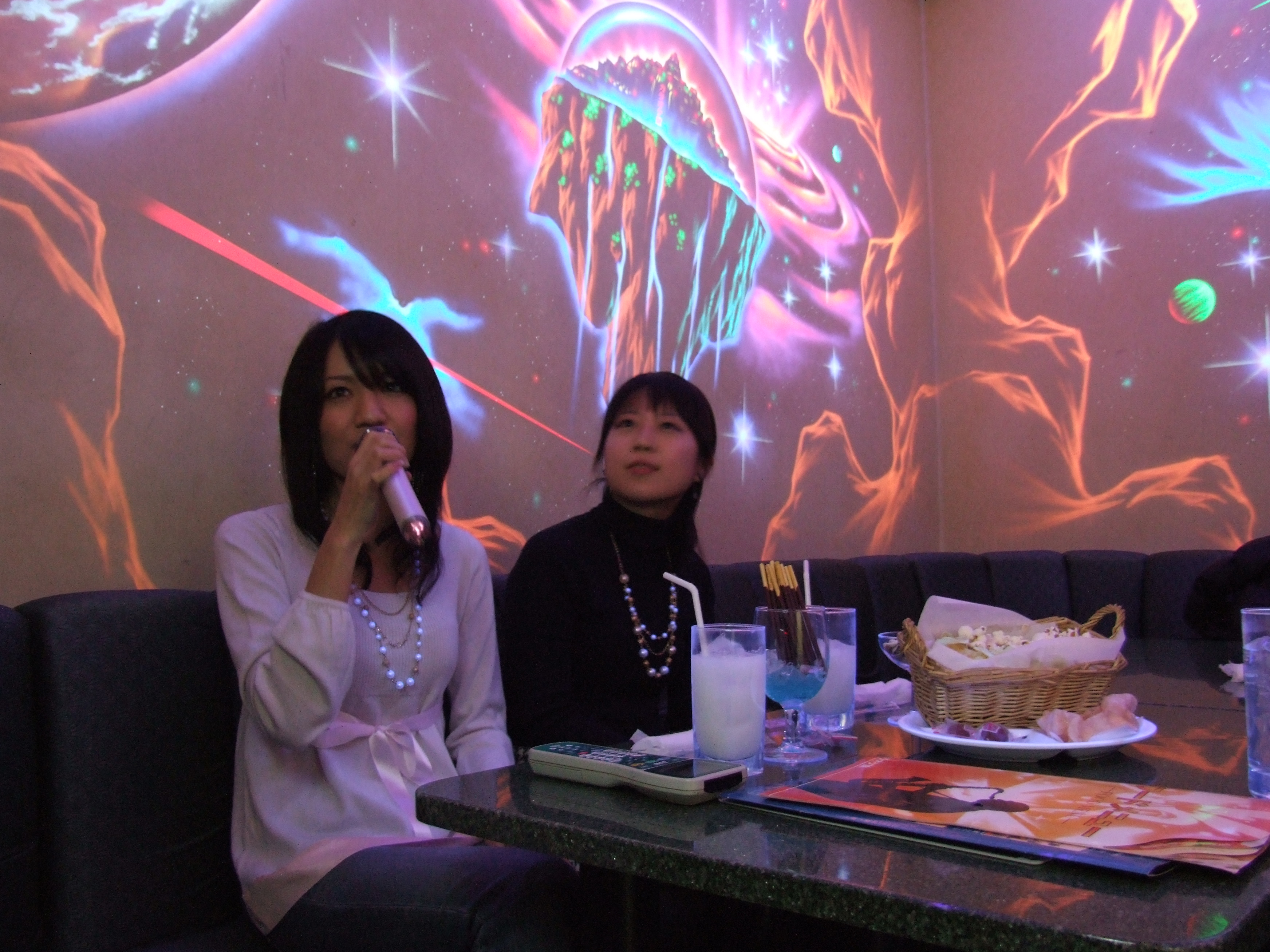 Musical lessons: Singing Japanese songs at karaoke is a great way to learn the language, especially words related to the kinds of emotions found in song. | ©JNTO